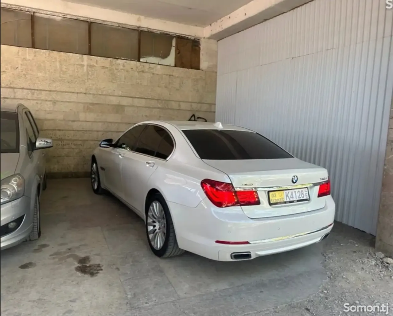 BMW 7 series 2015 · 4.0 AT