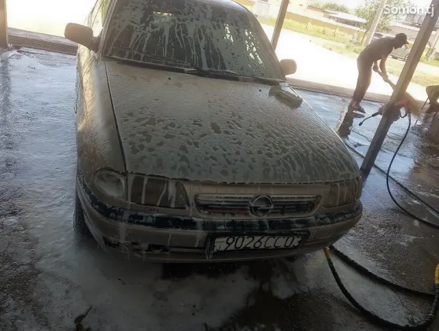 Opel Astra F 1996 · 1.6 MT