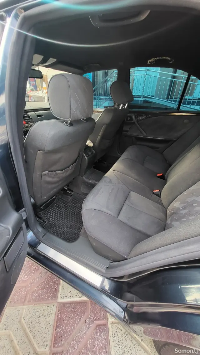 Mercedes-Benz E class 2001 · 3.2 AT