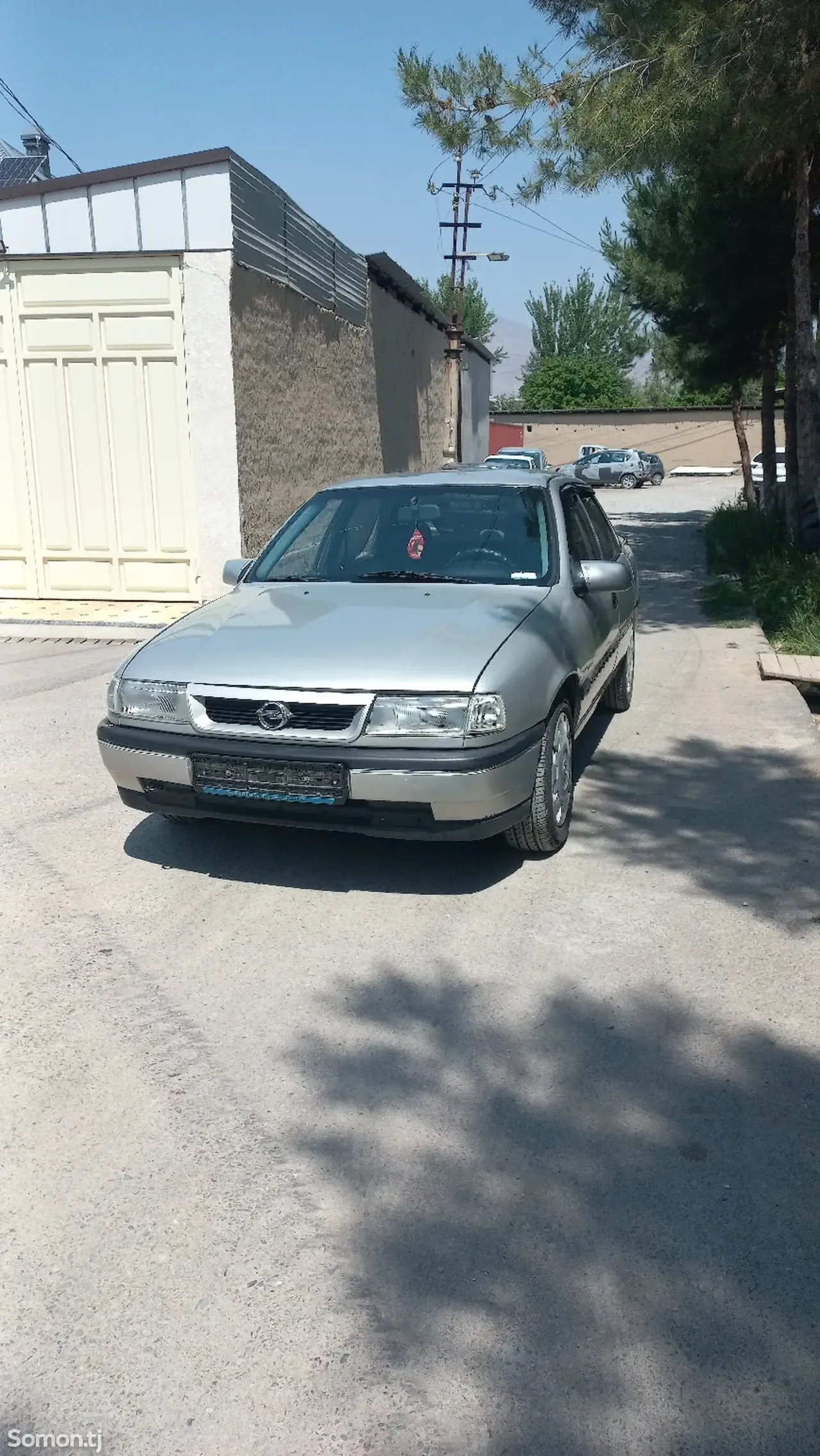 Opel Vectra A 1993 · 1.6 MT
