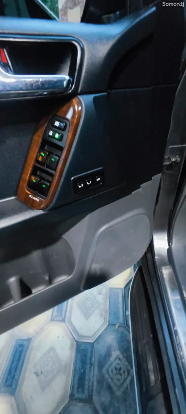Toyota Land Cruiser Prado 2012 · 4.0 AT