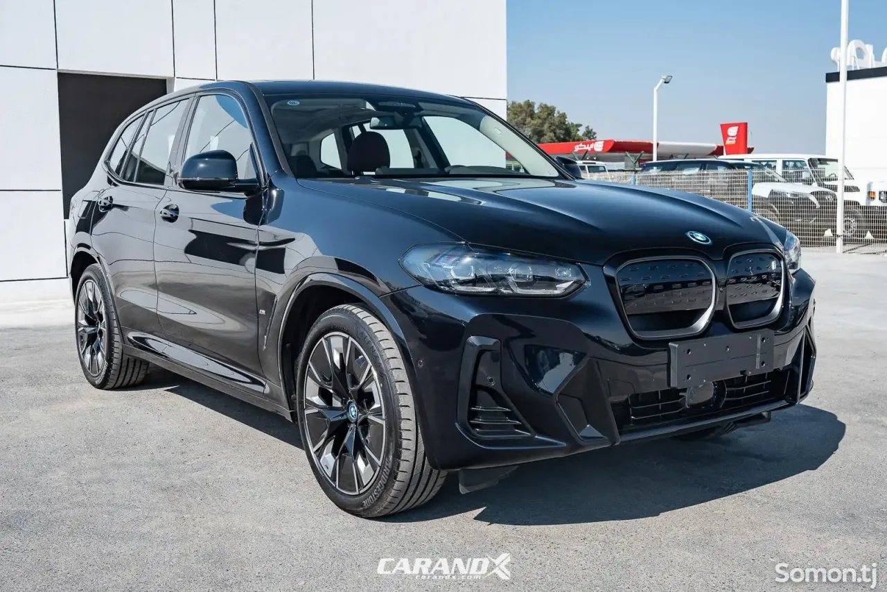 BMW iX 2025 · AT