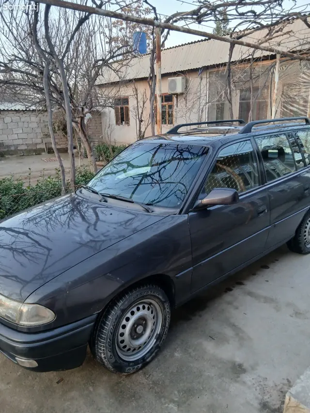 Opel Astra F 1996 · 1.6 MT