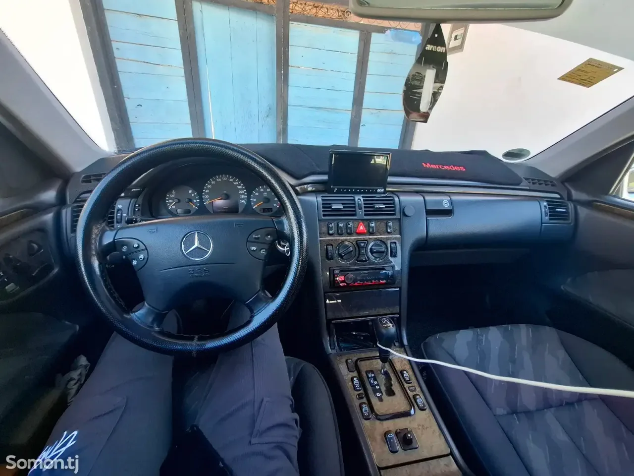 Mercedes-Benz E class 2000 · 2.4 AT