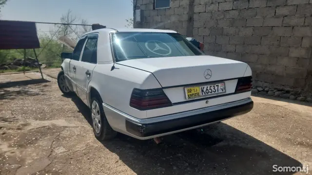 Mercedes-Benz E class 1990 · 2.0 MT