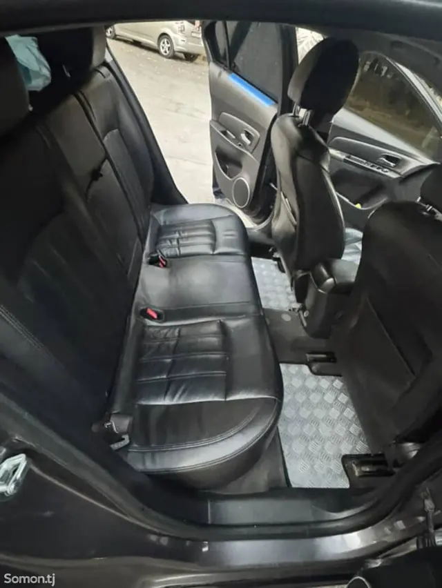 Chevrolet Cruze 2011 · 1.8 AT