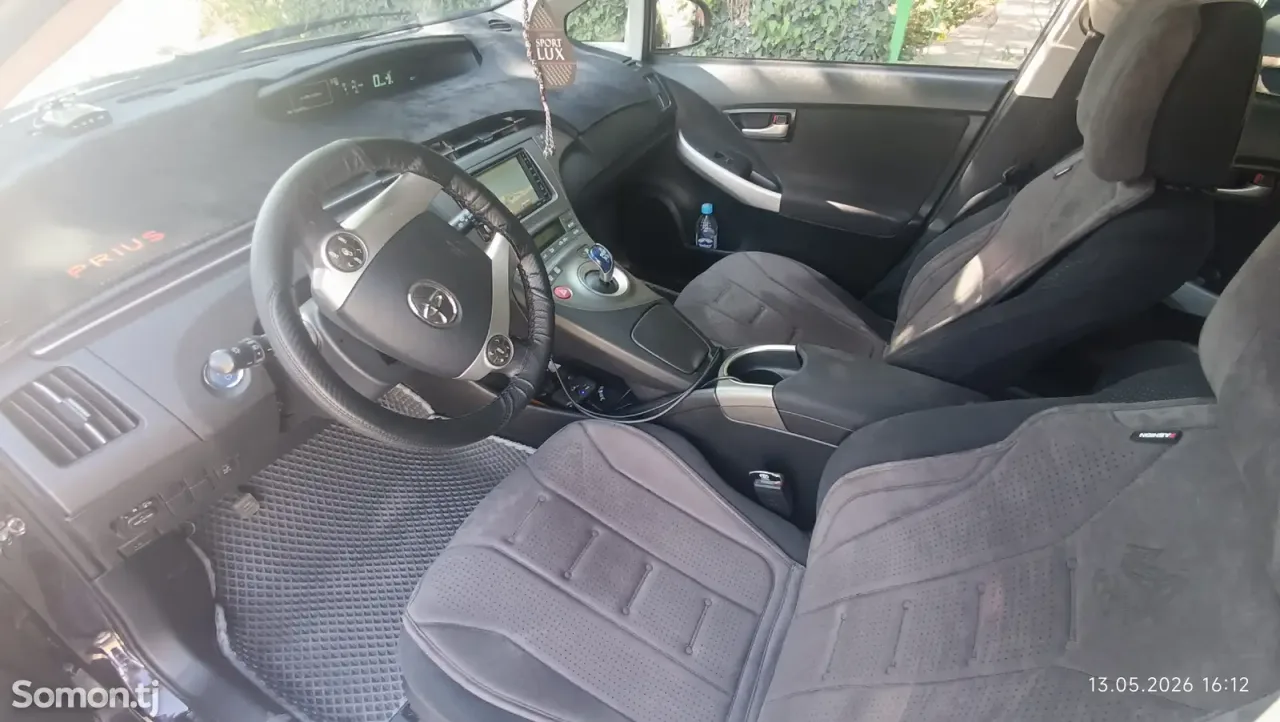 Toyota Prius 2014 · 1.8 AT
