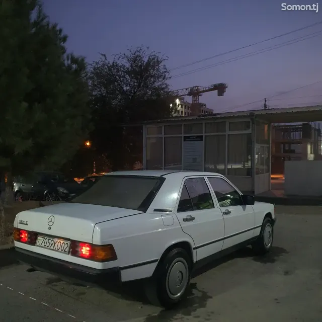 Mercedes-Benz W201 1987 · 2.0 MT