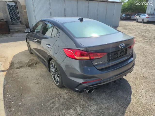 Hyundai Avante 2016 · 1.8 AT