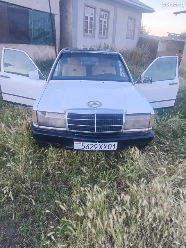 Mercedes-Benz W201 1985 · 2.0 AT