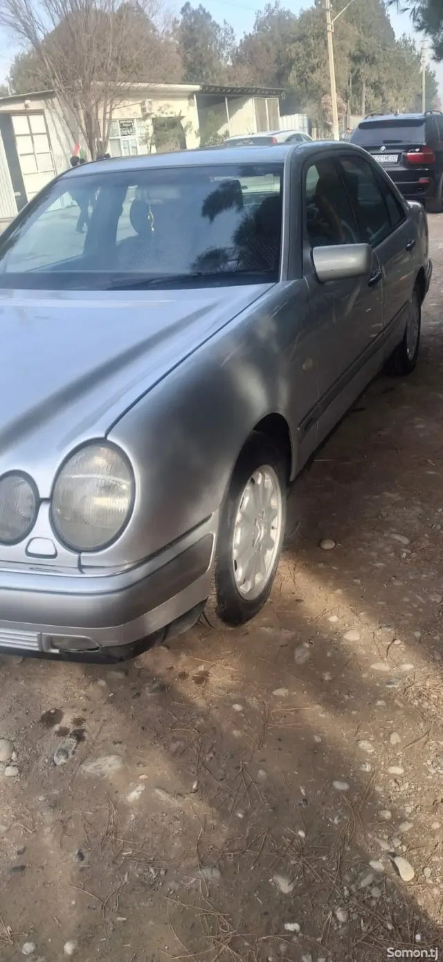 Mercedes-Benz E class 1996 · 2.2 AT