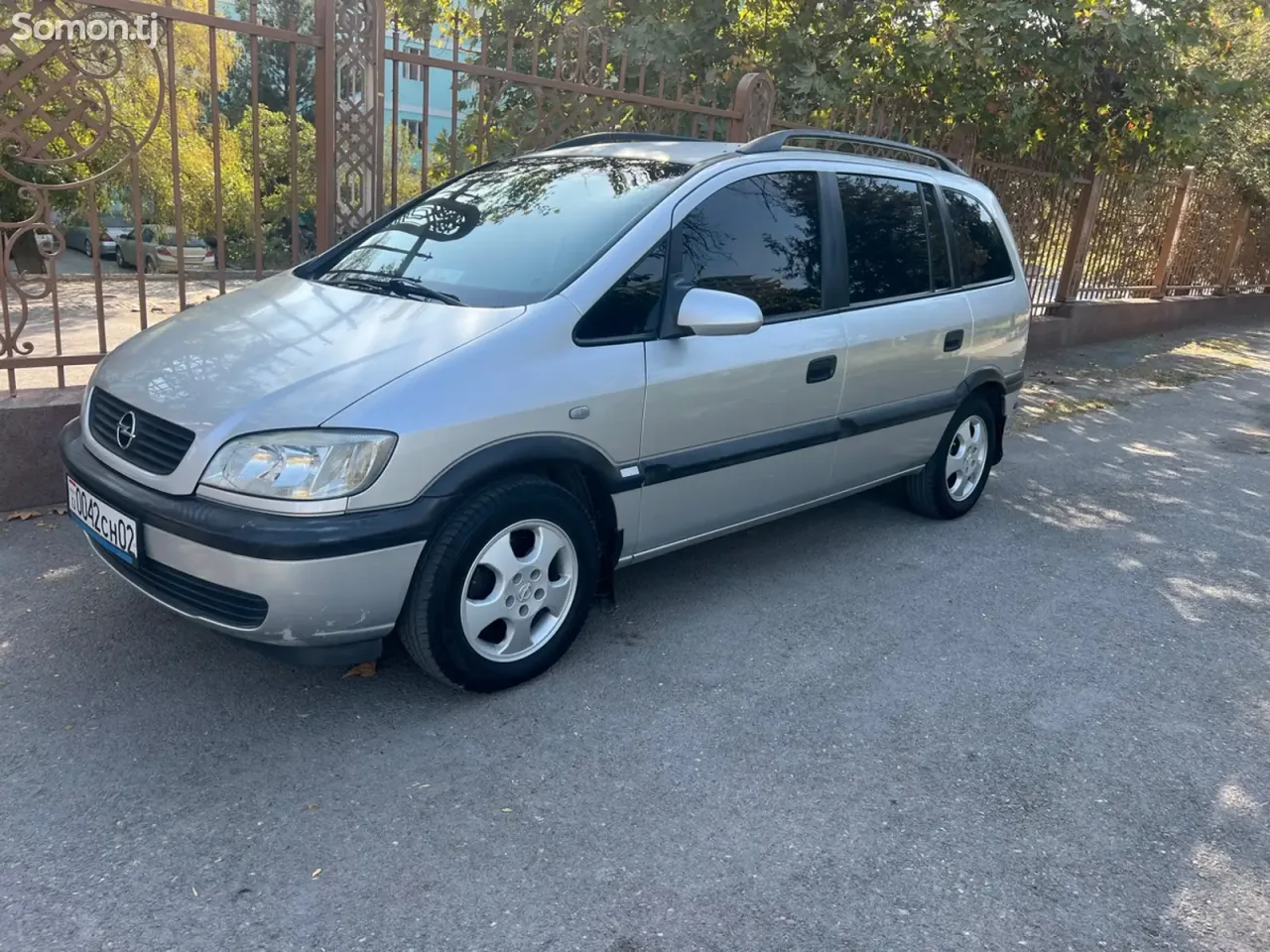 Opel Zafira 2002 · 1.7 MT