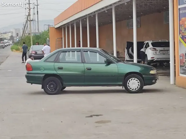 Opel Astra F 1997 · 1.6 MT