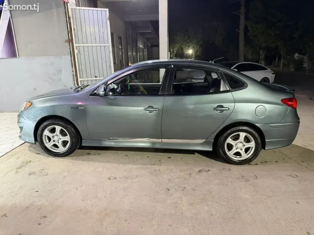 Hyundai Avante 2010 · 1.6 AT