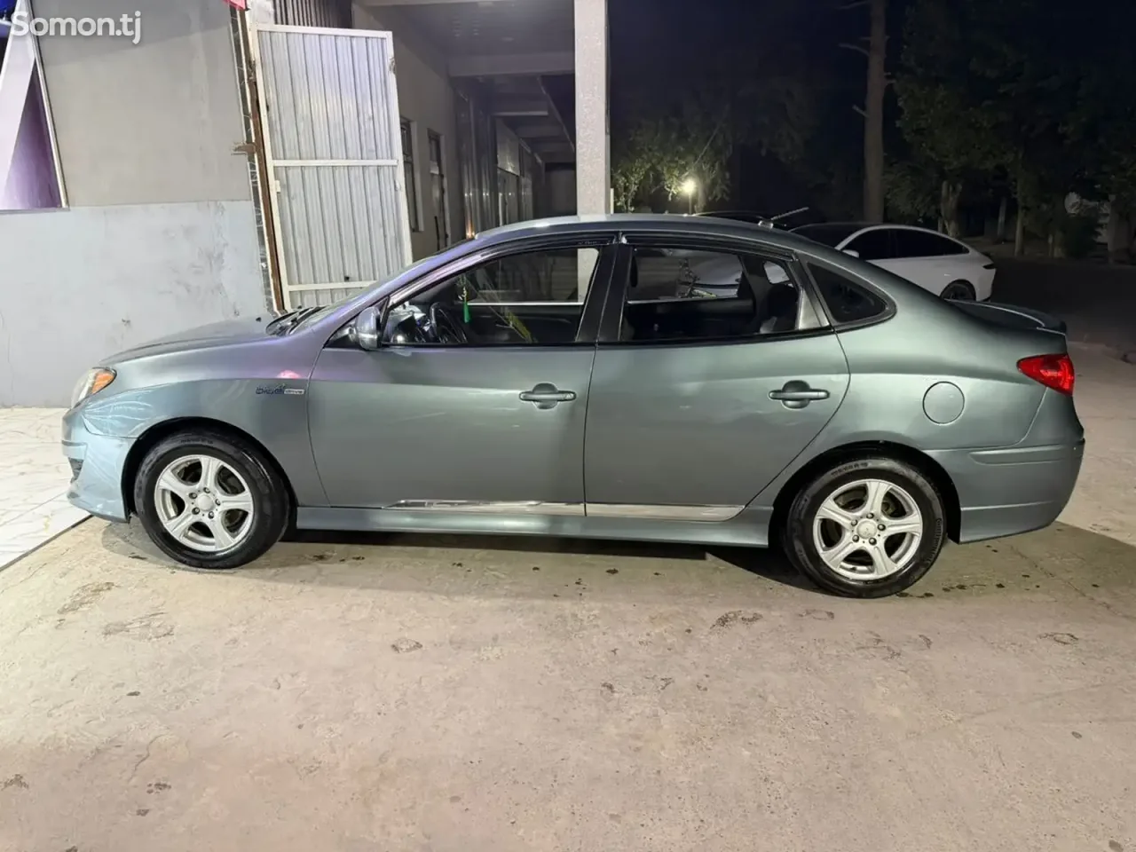 Hyundai Avante 2010 · 1.6 AT