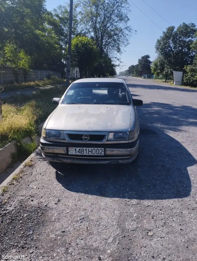 Opel Vectra A 1993 · 1.6 MT