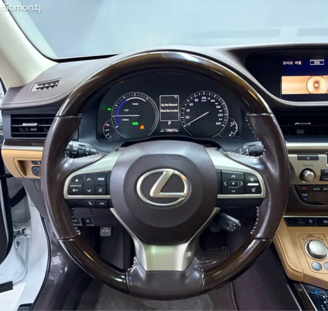Lexus ES series 2017 · 2.5 AT