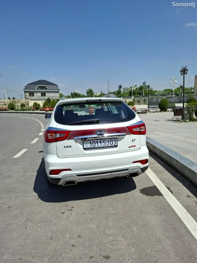 BYD S7 2015 · 2.0 AT