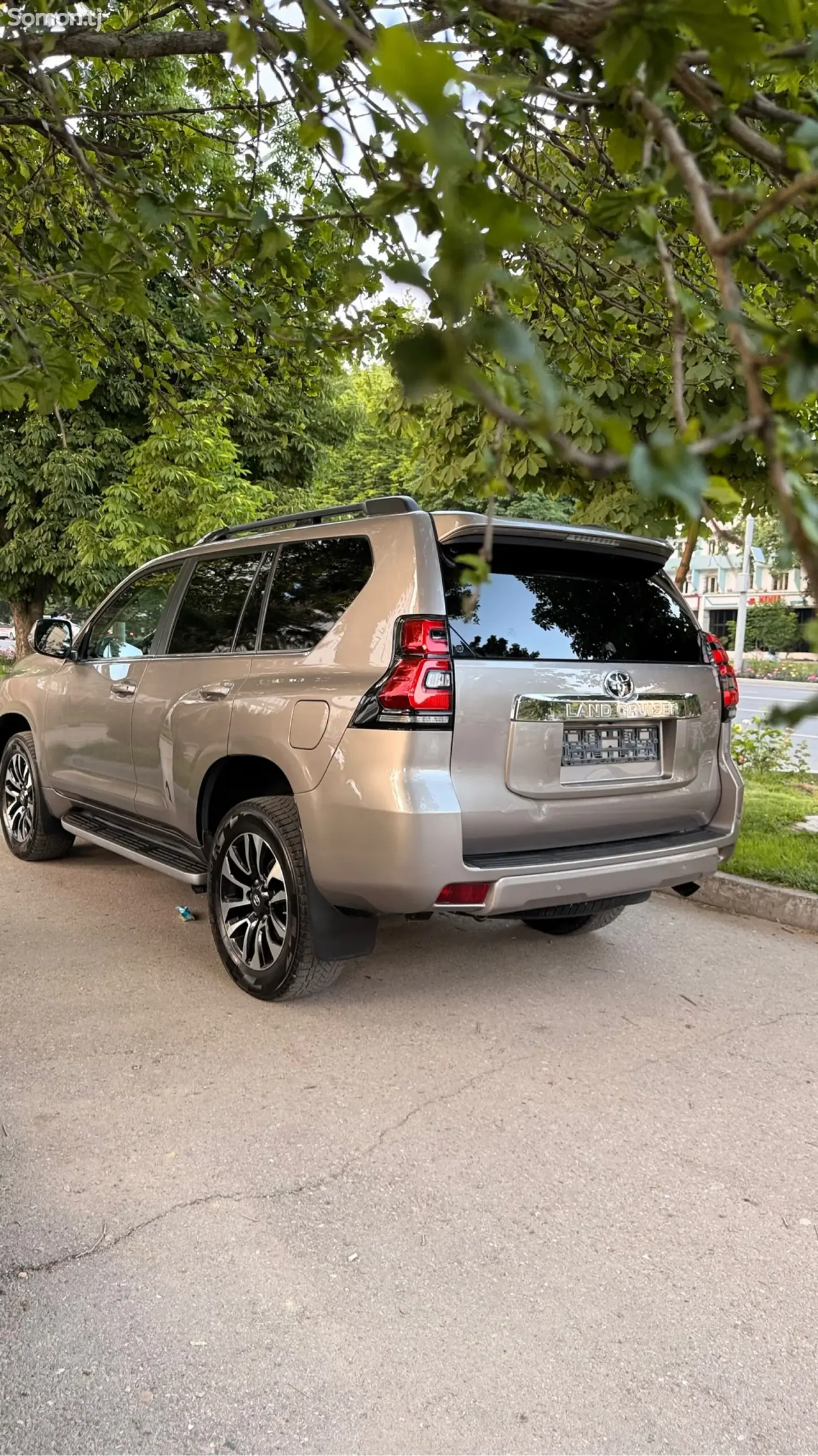 Toyota Land Cruiser Prado 2022 · 2.8 AT