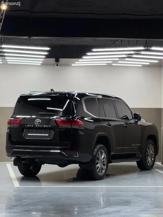 Toyota Land Cruiser 2025 · 3.5 AT