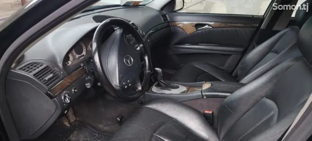 Mercedes-Benz E class 2002 · 2.4 AT
