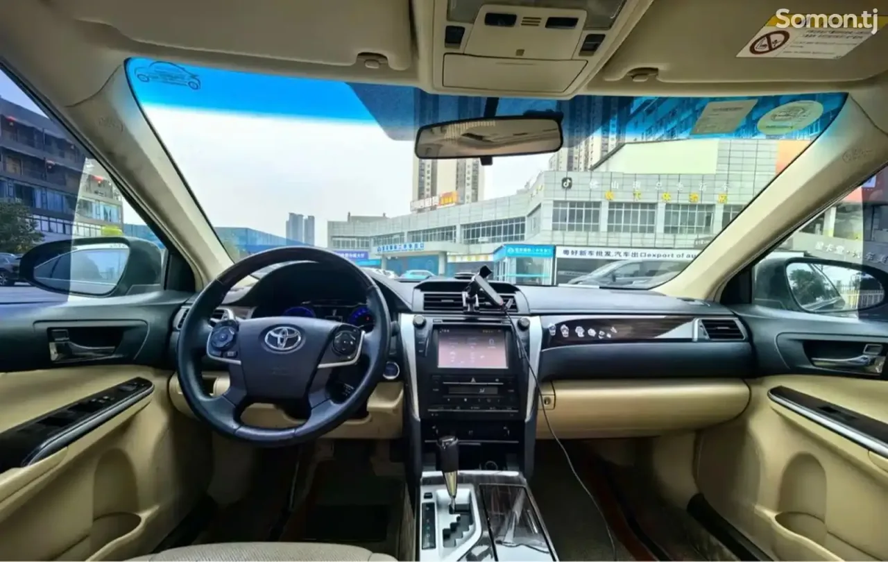 Toyota Camry 2015 · 2.5 AT