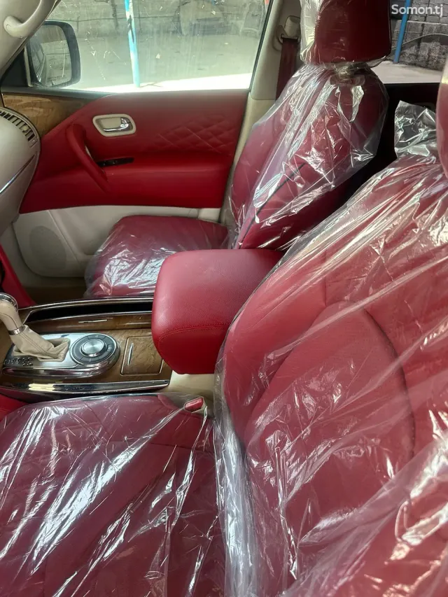Nissan Patrol 2015 · 5.6 AT