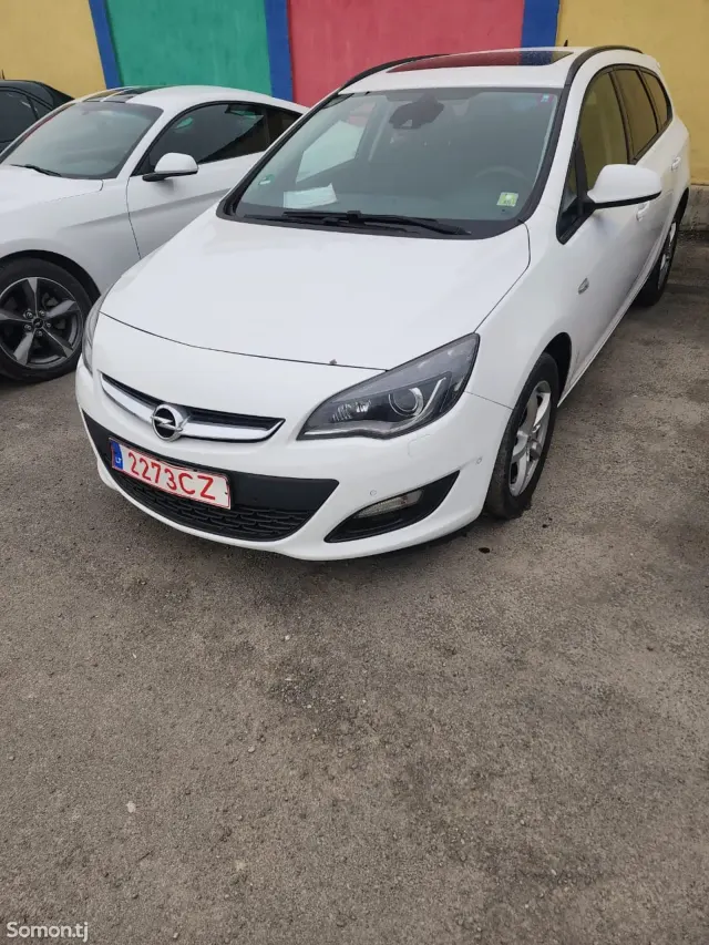 Opel Astra J 2014 · 1.6 MT