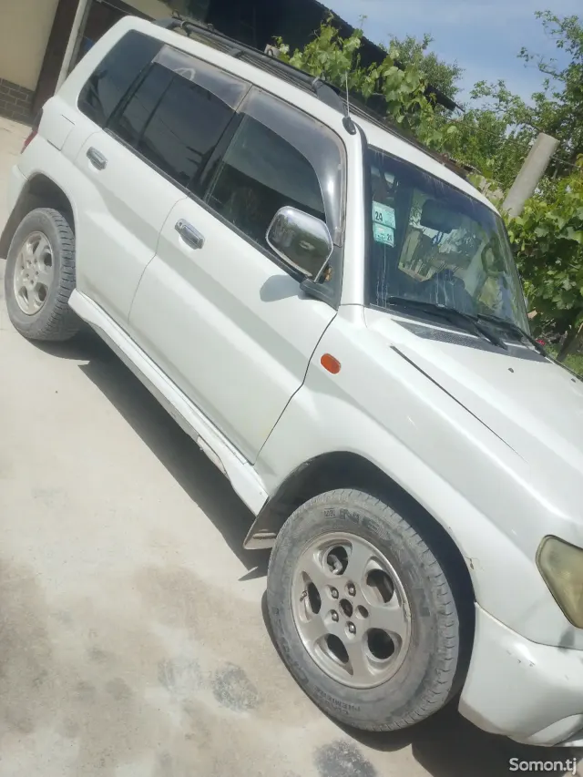 Mitsubishi Pajero 2000 · 1.8 AT