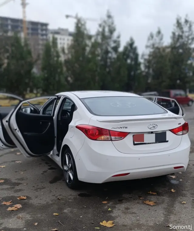 Hyundai Avante 2013 · 1.6 AT