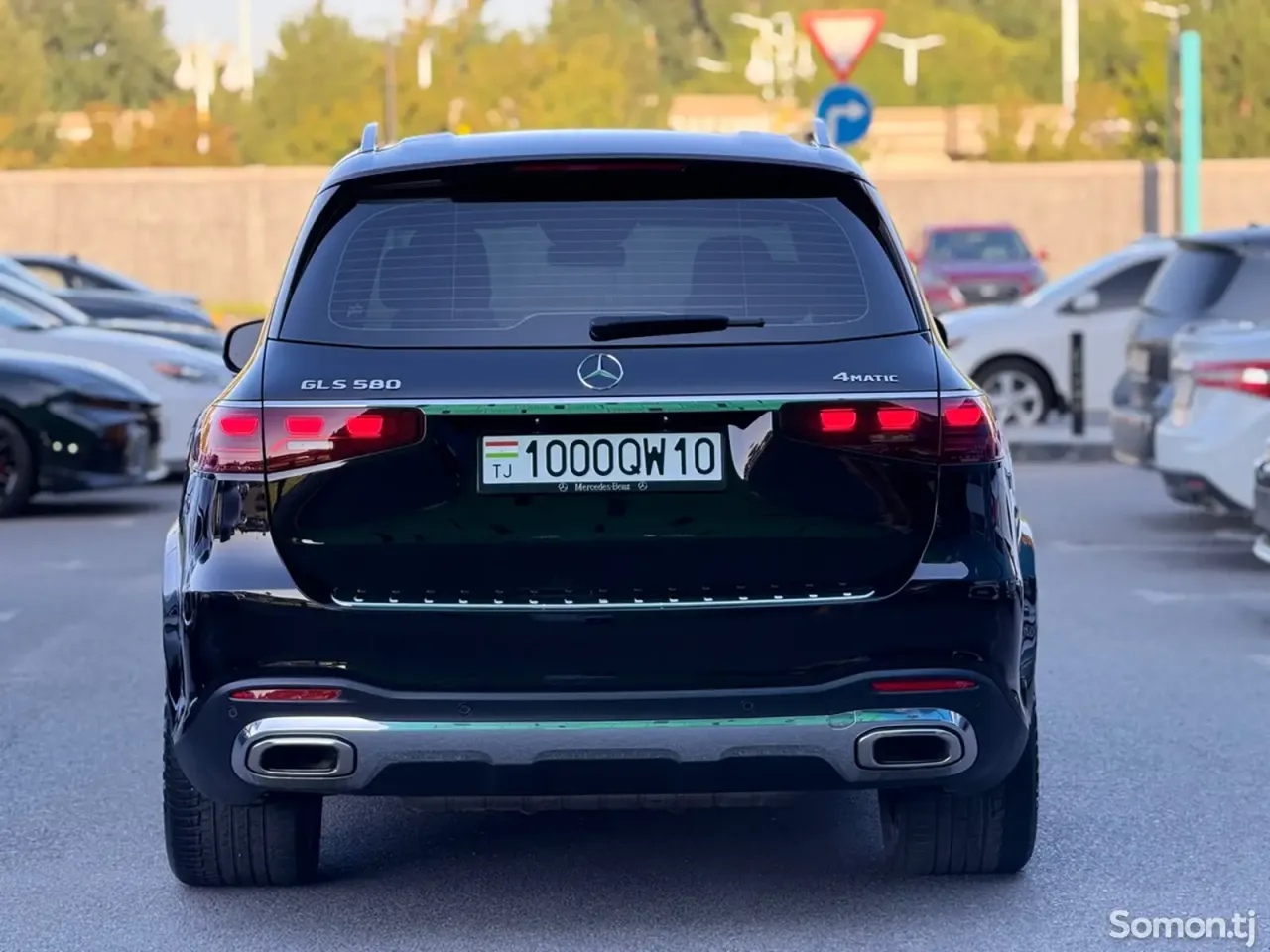 Mercedes-Benz GLS 2023 · 5.8 AT