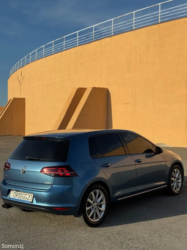 Volkswagen Golf 2015 · 2.0 AT