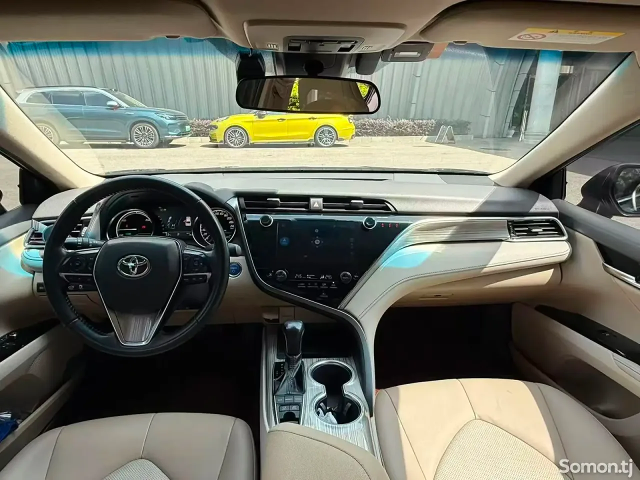 Toyota Camry 2020 · 2.5 AT