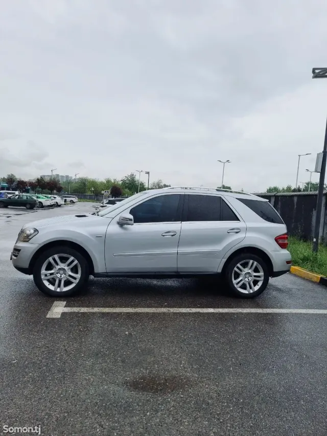 Mercedes-Benz ML class 2011 · 3.5 AT