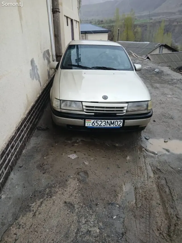 Opel Vectra A 1988 · 1.6 MT