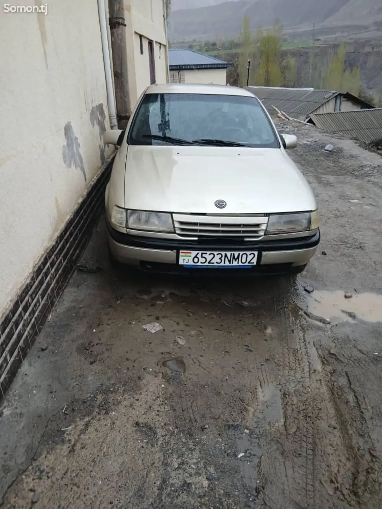 Opel Vectra A 1988 · 1.6 MT