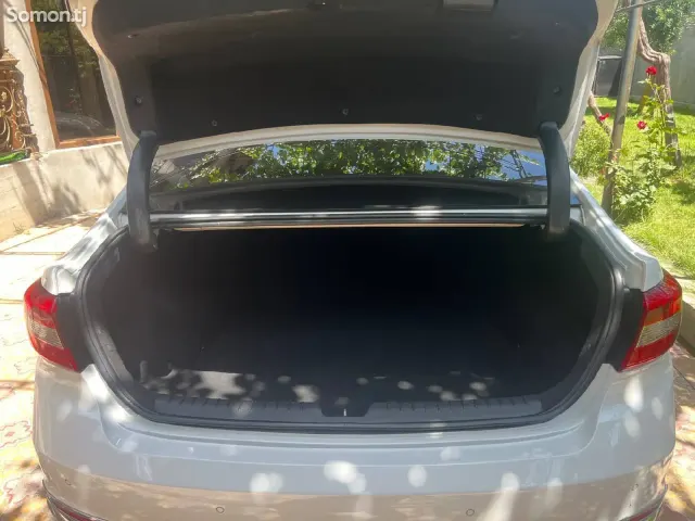 Hyundai Sonata 2015 · 2.0 AT