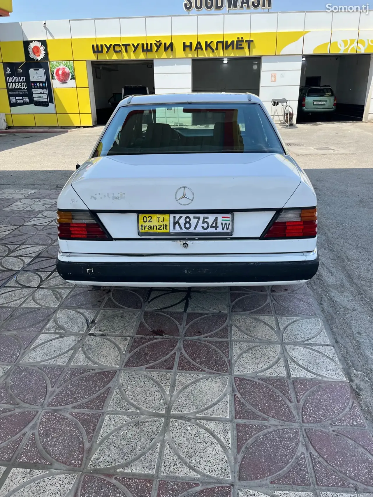 Mercedes-Benz W124 1990 · 2.5 MT
