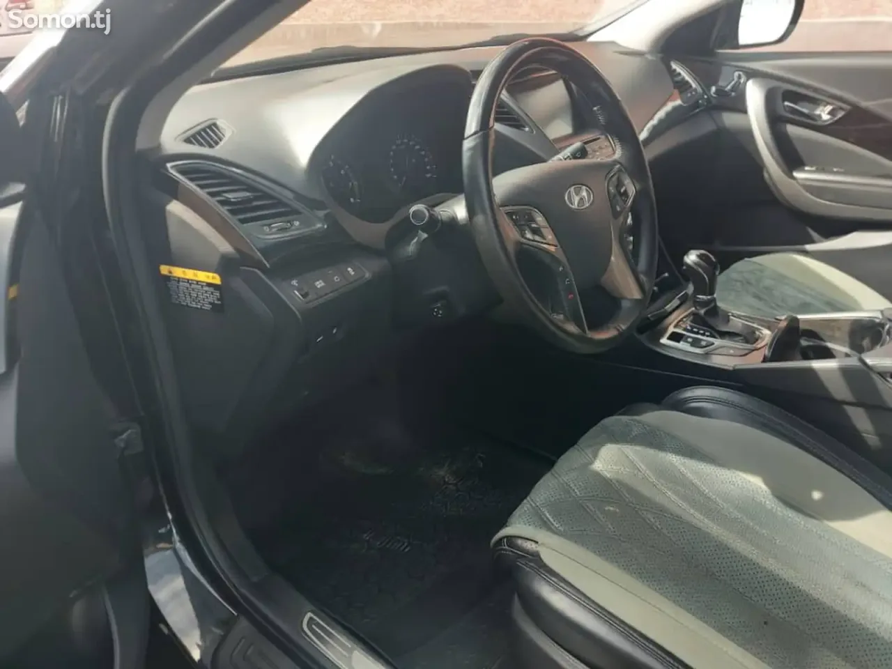 Hyundai Grandeur 2015 · 3.0 AT