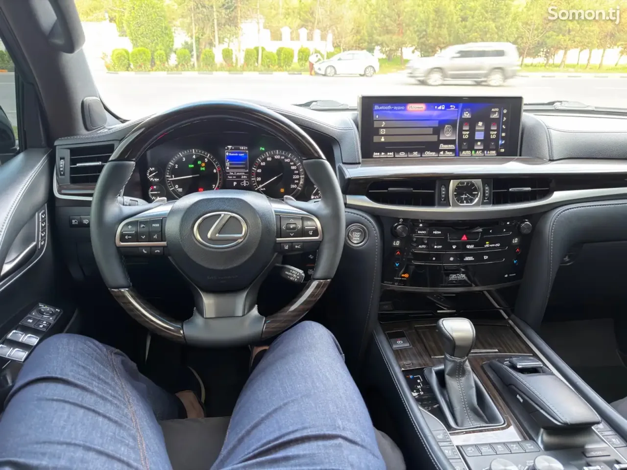 Lexus LX series 2019 · 5.7 AT