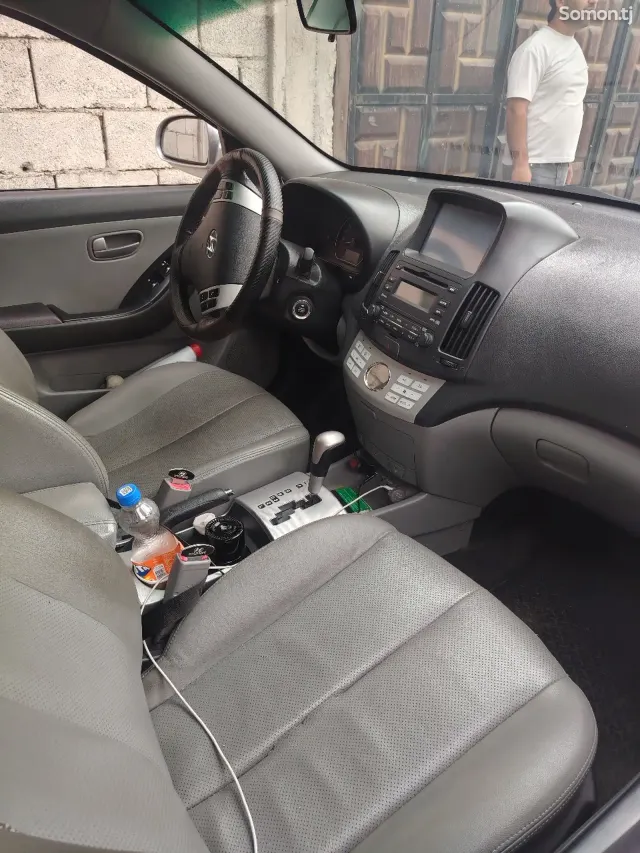 Hyundai Avante 2009 · 1.6 AT