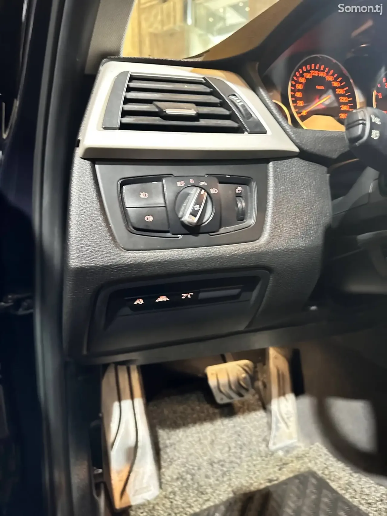 BMW 3 series 2015 · 2.0 AT