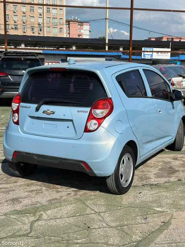 Chevrolet Spark 2014 · 1.0 AT
