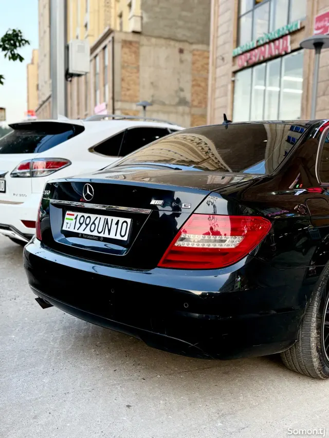 Mercedes-Benz C class 2011 · 1.8 MT