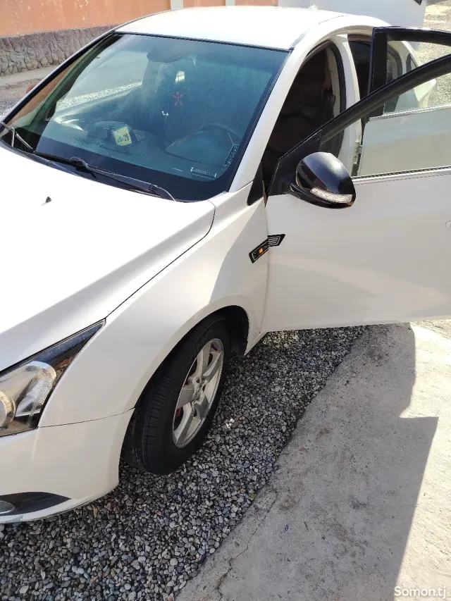 Chevrolet Cruze 2011 · 1.8 AT