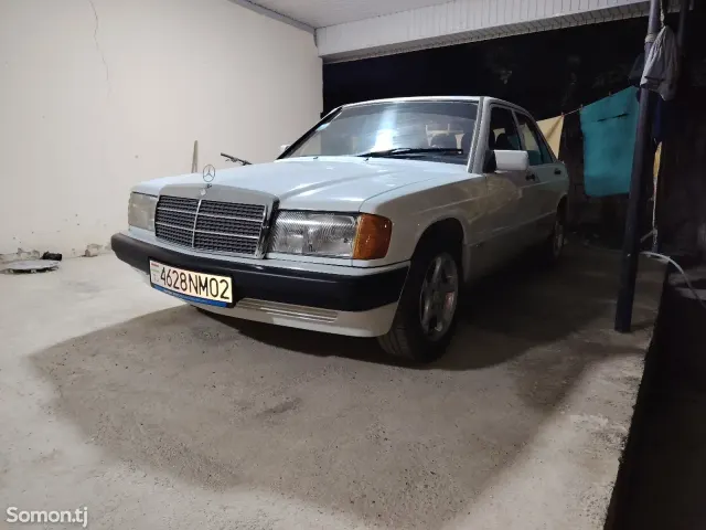 Mercedes-Benz W201 1990 · 1.8 MT