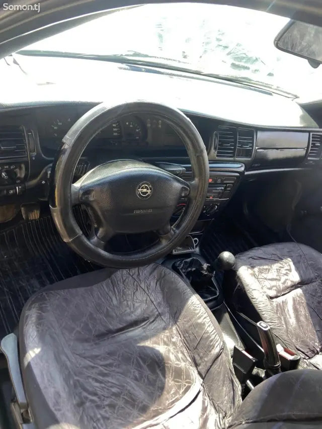 Opel Vectra B 1996 · 1.6 MT