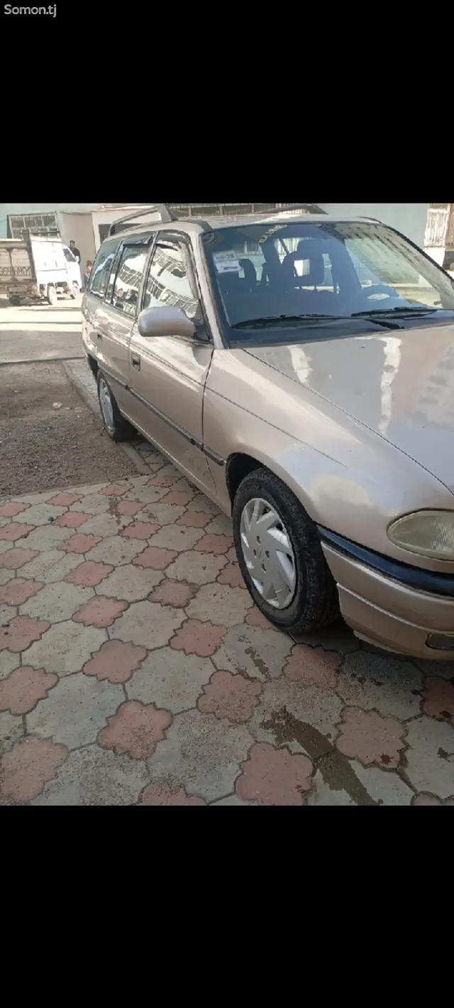 Opel Astra F 1997 · 1.6 MT