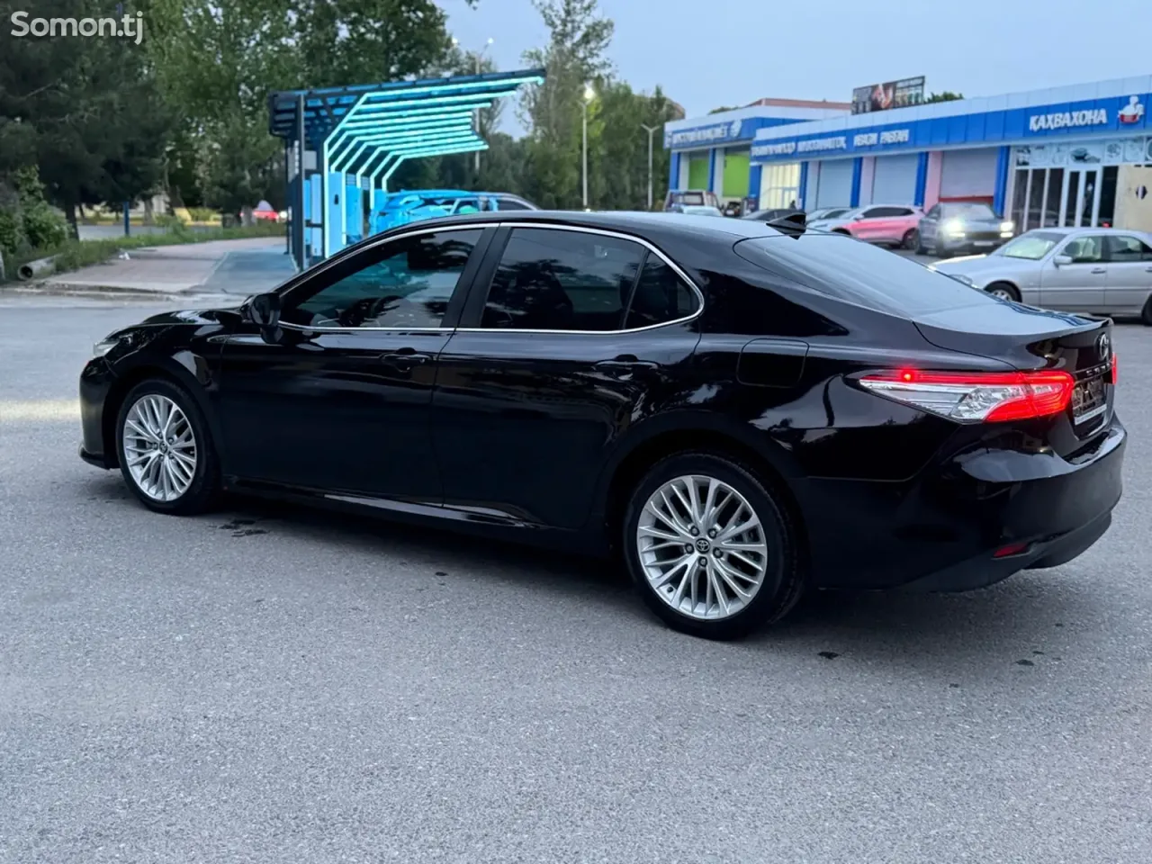 Toyota Camry 2020 · 2.0 AT