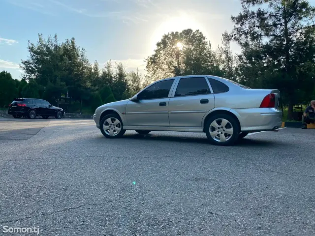 Opel Vectra B 2000 · 1.6 MT